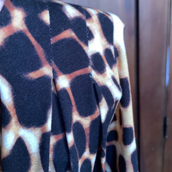 St. John Nordstrom Leopard Jersey with Shoulder Pleating M/L - Picture 7 of 15